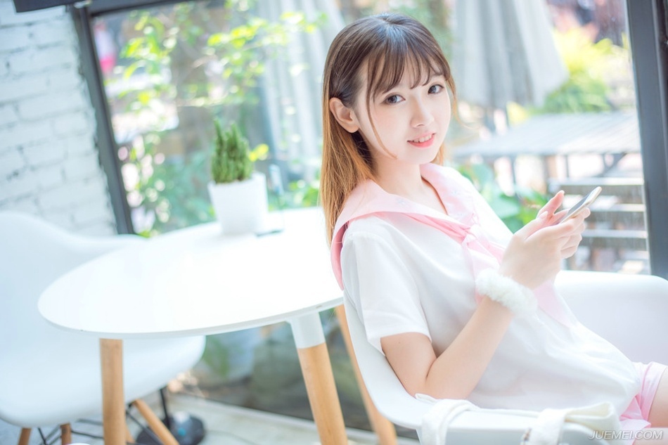 “笑话，凭什么？”人群中，有人怒道：“他刘璋的命是命，那昔日被刘璋迫害至死的那些人的性命难道就不是命了？”